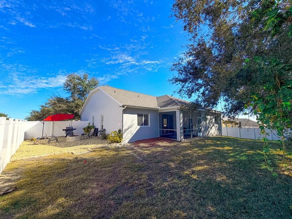 For Rent: $2,800 (4 beds, 2 baths, 1956 Square Feet)