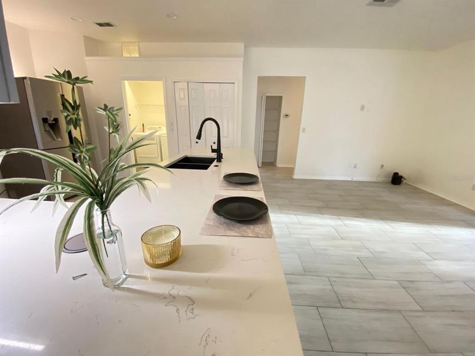 For Rent: $2,800 (4 beds, 2 baths, 1956 Square Feet)