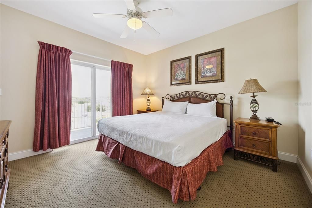 For Sale: $295,000 (2 beds, 2 baths, 1078 Square Feet)