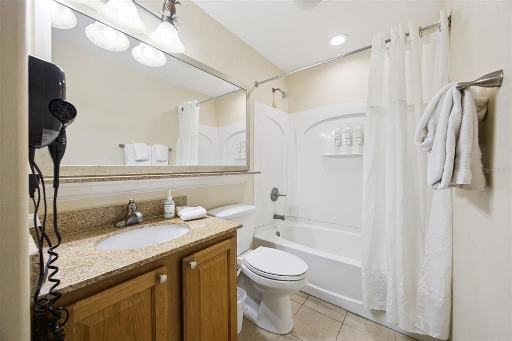 For Sale: $295,000 (2 beds, 2 baths, 1078 Square Feet)