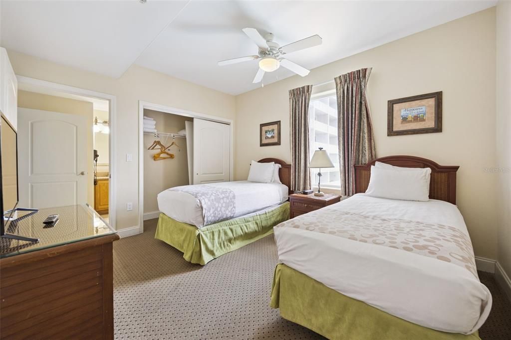 For Sale: $295,000 (2 beds, 2 baths, 1078 Square Feet)