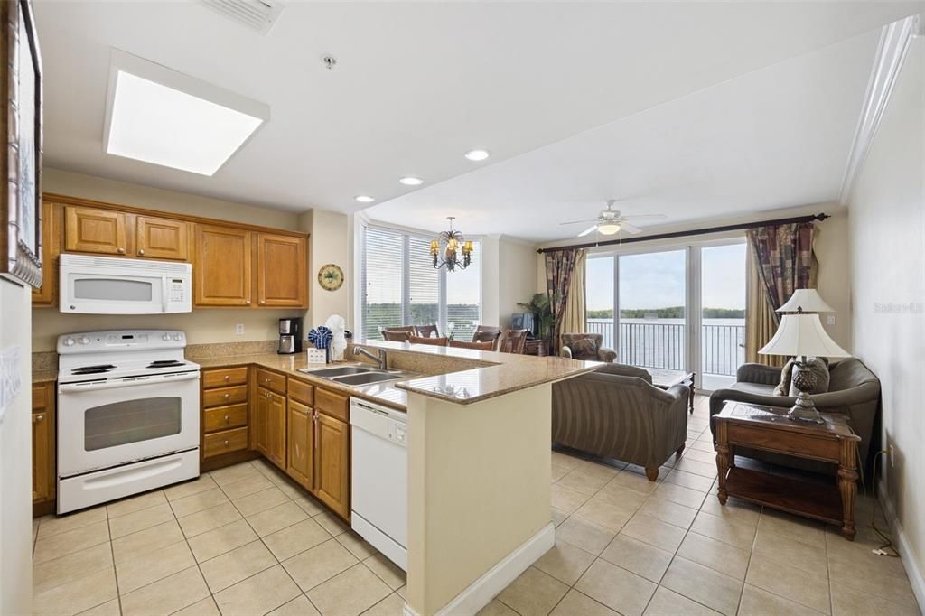 For Sale: $295,000 (2 beds, 2 baths, 1078 Square Feet)