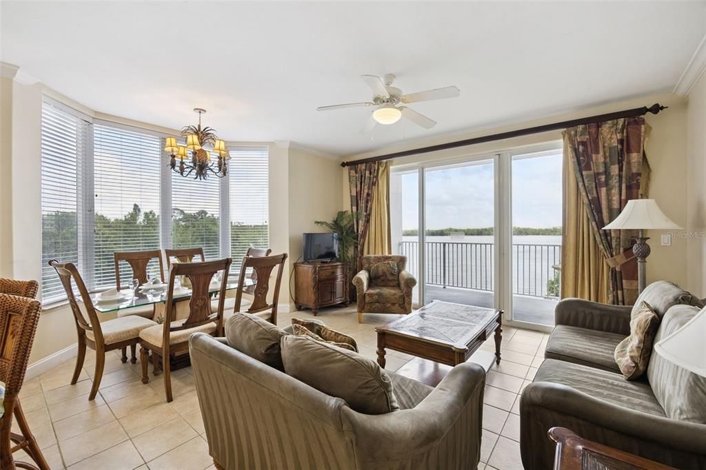 For Sale: $295,000 (2 beds, 2 baths, 1078 Square Feet)