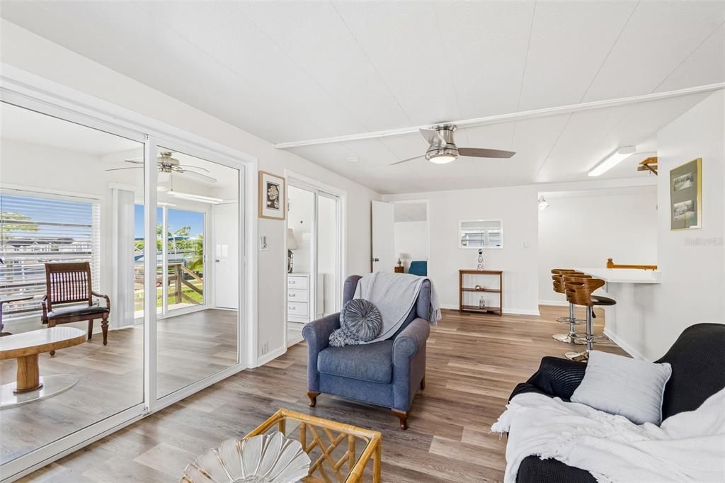 For Sale: $275,000 (3 beds, 3 baths, 960 Square Feet)