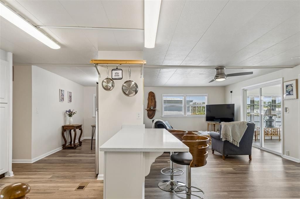 For Sale: $275,000 (3 beds, 3 baths, 960 Square Feet)