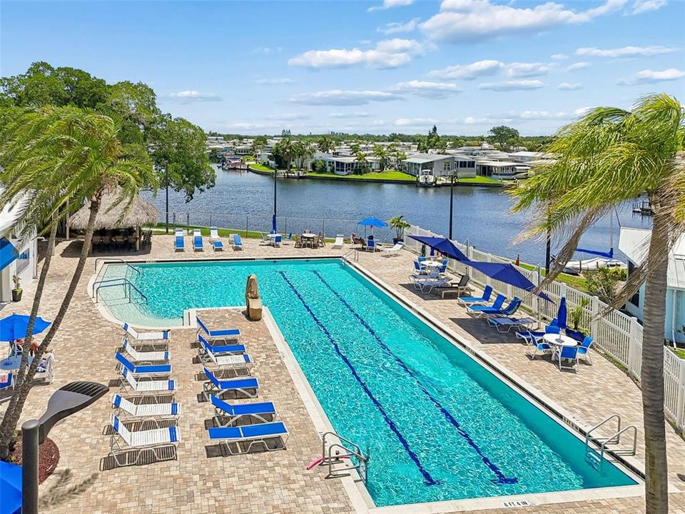For Sale: $275,000 (3 beds, 3 baths, 960 Square Feet)