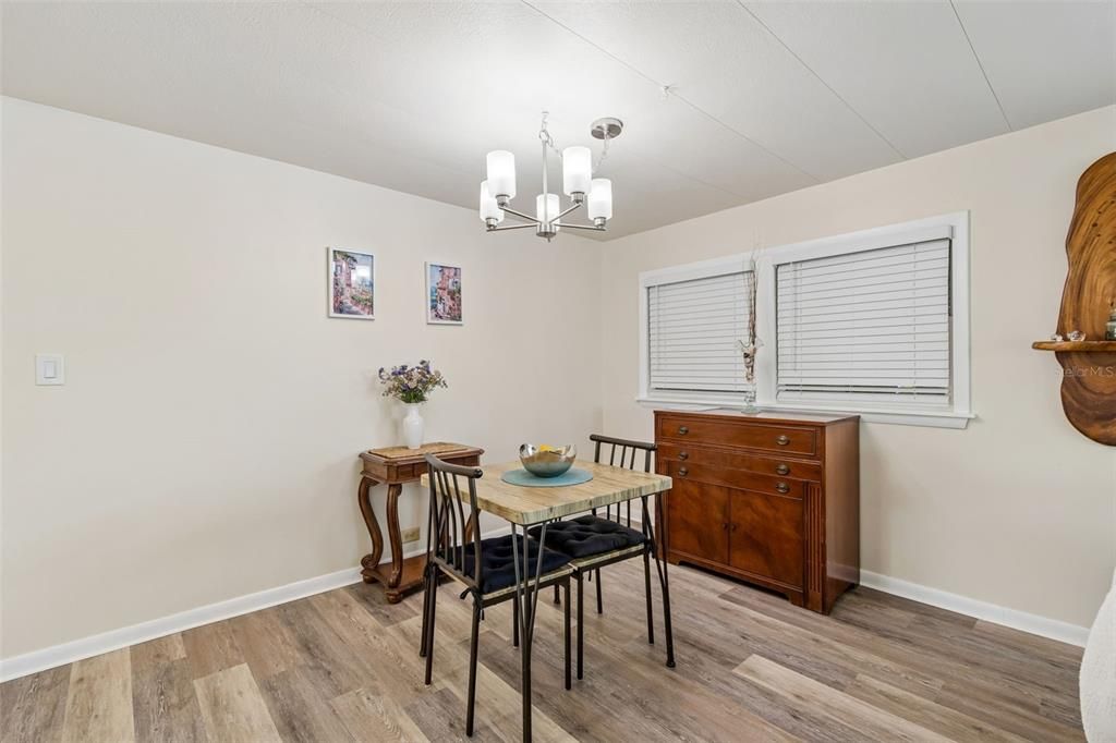For Sale: $275,000 (3 beds, 3 baths, 960 Square Feet)