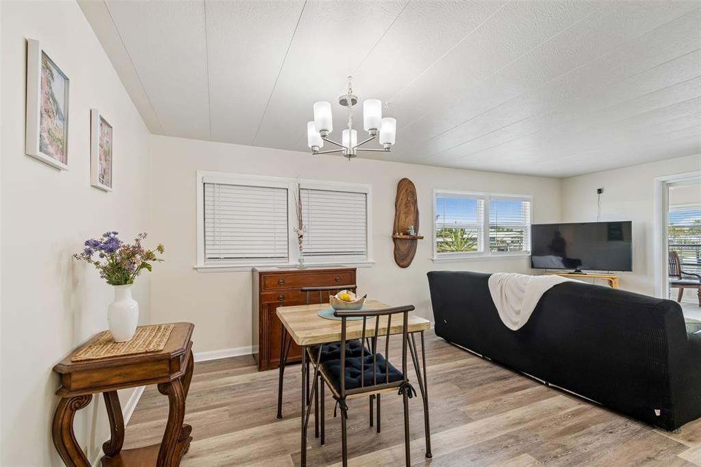 For Sale: $275,000 (3 beds, 3 baths, 960 Square Feet)