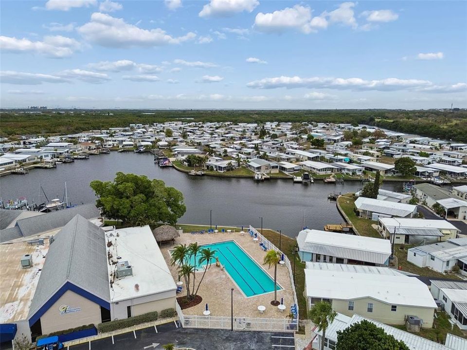 For Sale: $275,000 (3 beds, 3 baths, 960 Square Feet)