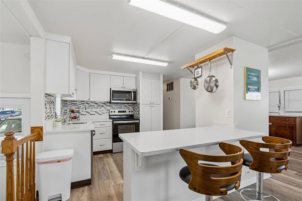 For Sale: $275,000 (3 beds, 3 baths, 960 Square Feet)