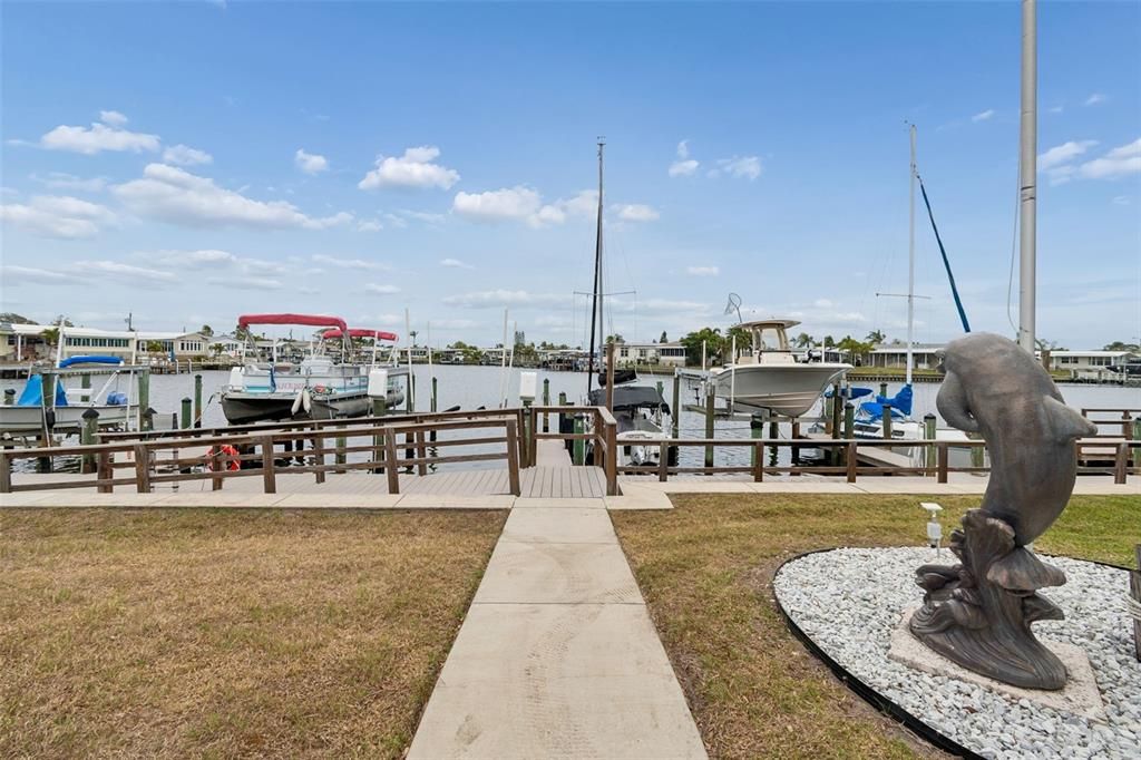 For Sale: $275,000 (3 beds, 3 baths, 960 Square Feet)