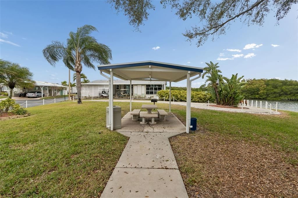 For Sale: $275,000 (3 beds, 3 baths, 960 Square Feet)
