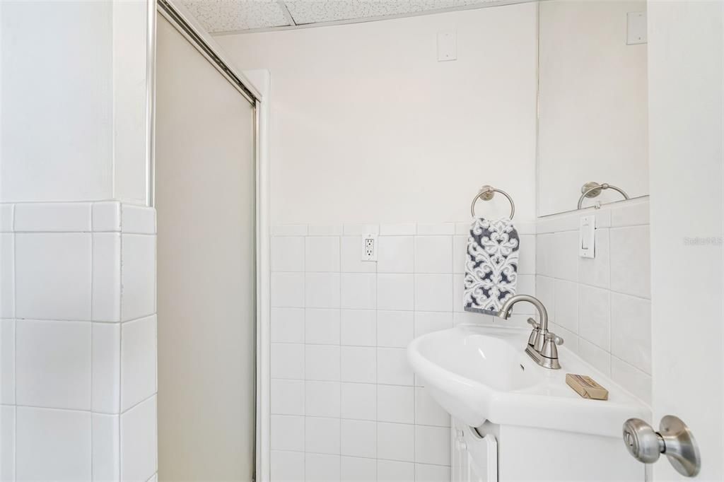 For Sale: $275,000 (3 beds, 3 baths, 960 Square Feet)