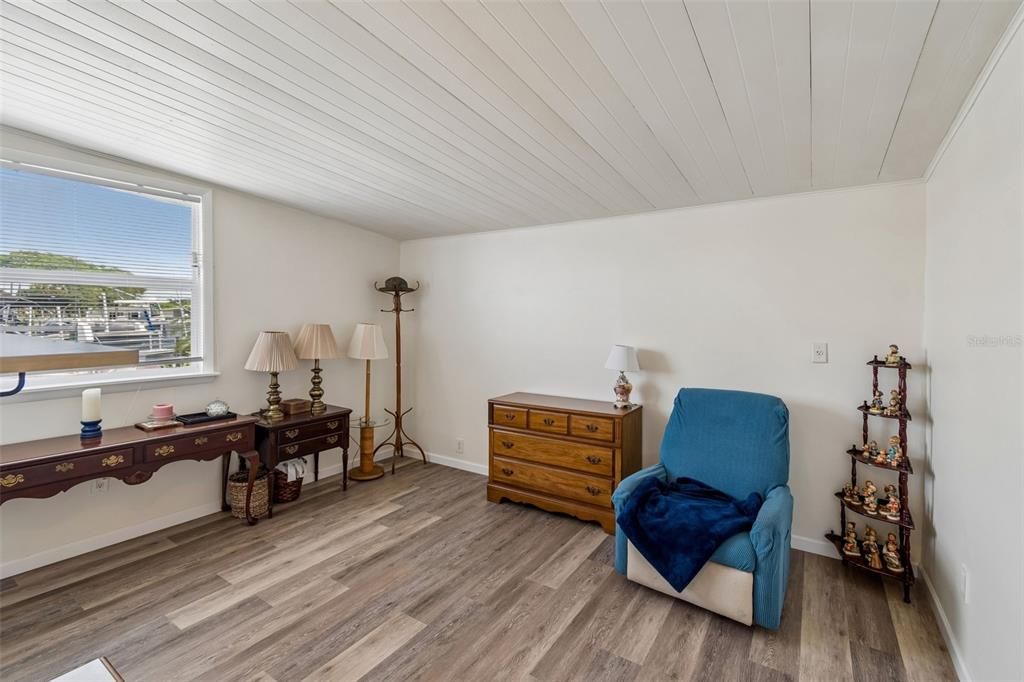 For Sale: $275,000 (3 beds, 3 baths, 960 Square Feet)