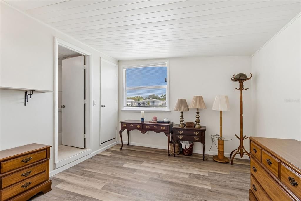 For Sale: $275,000 (3 beds, 3 baths, 960 Square Feet)