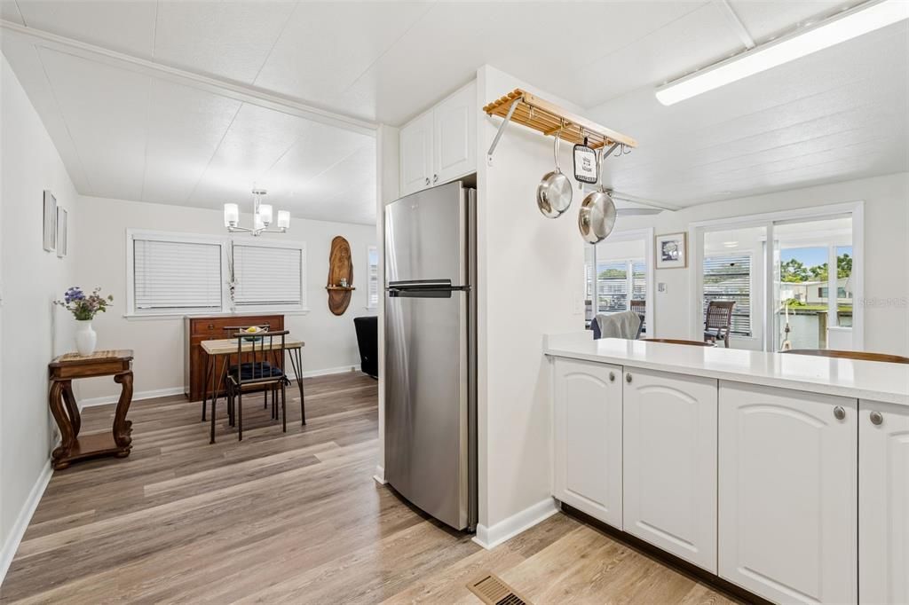For Sale: $275,000 (3 beds, 3 baths, 960 Square Feet)