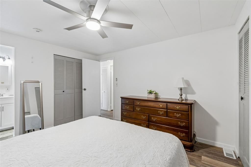 For Sale: $275,000 (3 beds, 3 baths, 960 Square Feet)
