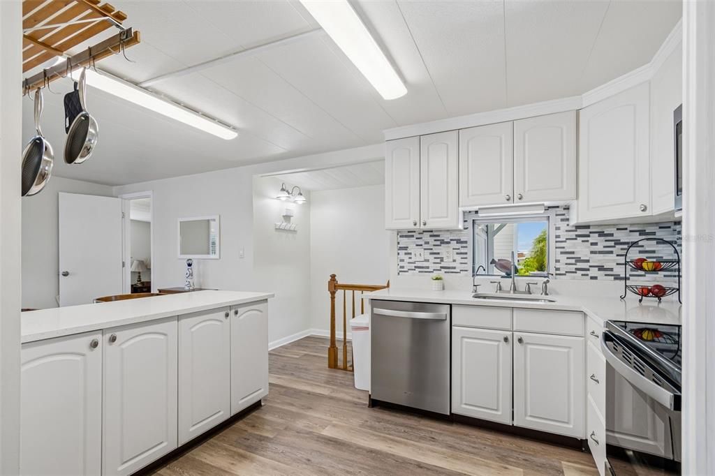 For Sale: $275,000 (3 beds, 3 baths, 960 Square Feet)