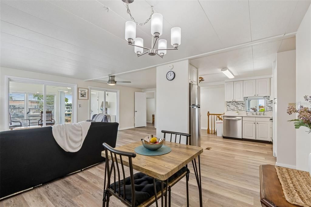 For Sale: $275,000 (3 beds, 3 baths, 960 Square Feet)
