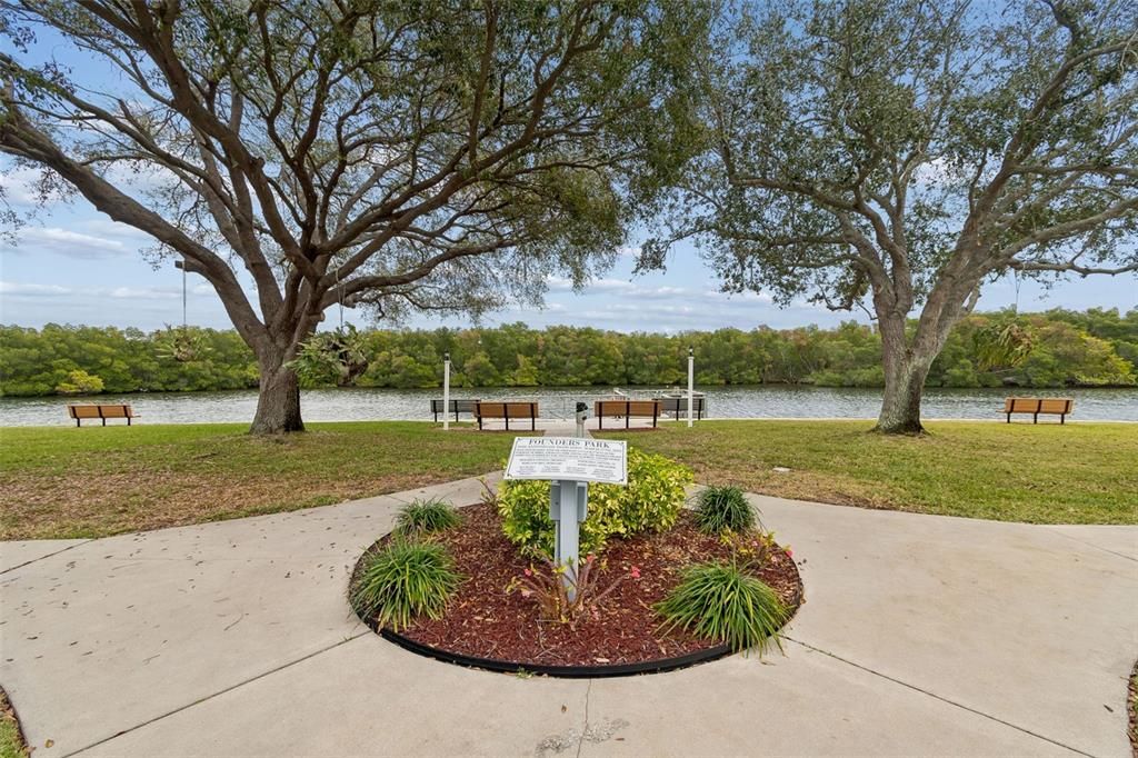 For Sale: $275,000 (3 beds, 3 baths, 960 Square Feet)
