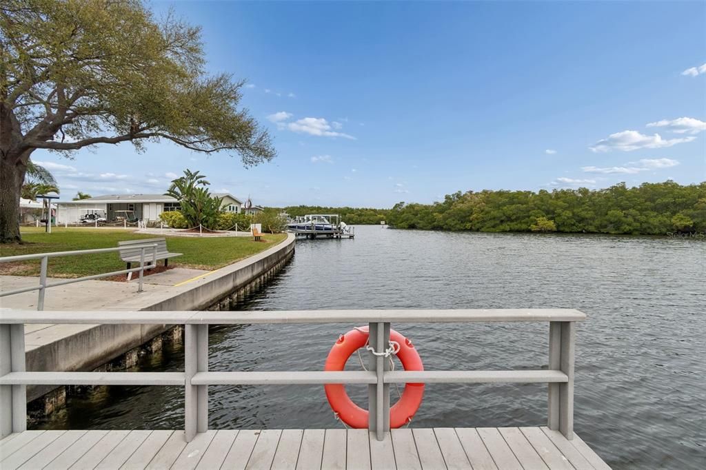 For Sale: $275,000 (3 beds, 3 baths, 960 Square Feet)