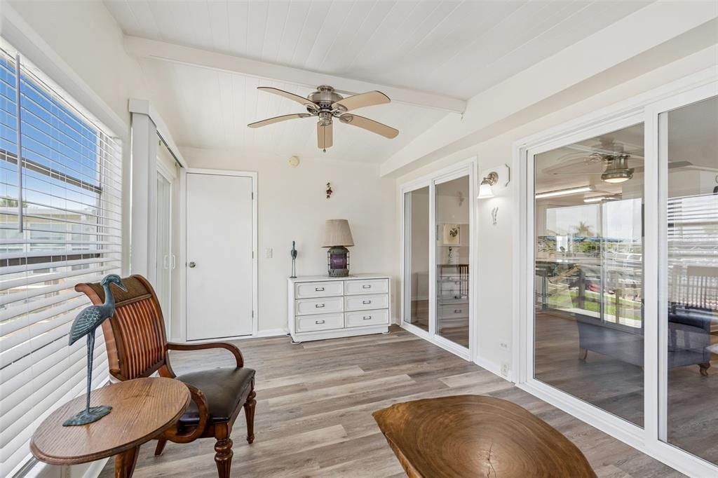 For Sale: $275,000 (3 beds, 3 baths, 960 Square Feet)