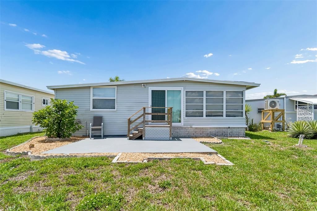 For Sale: $275,000 (3 beds, 3 baths, 960 Square Feet)
