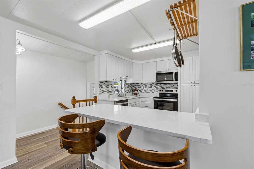 For Sale: $275,000 (3 beds, 3 baths, 960 Square Feet)