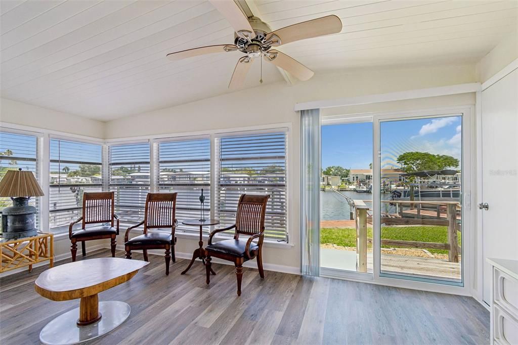 For Sale: $275,000 (3 beds, 3 baths, 960 Square Feet)