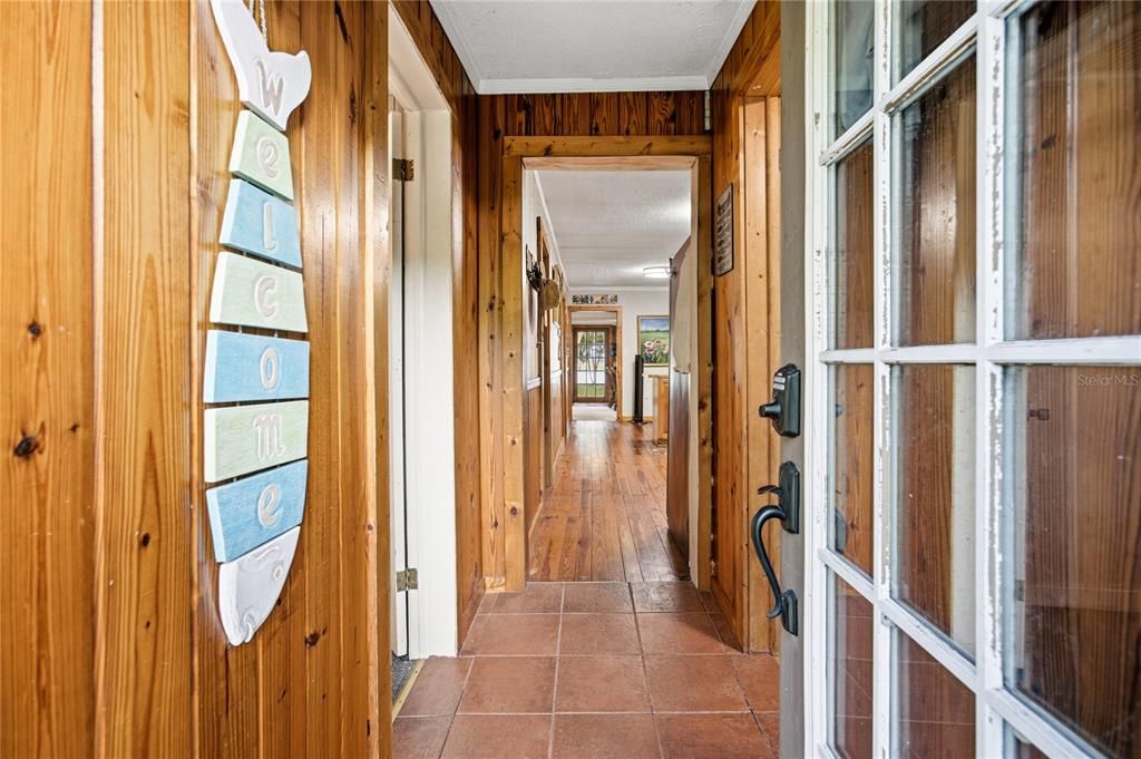 На продажу: $299,000 (4 спален, 2 ванн, 1325 Квадратных фут)