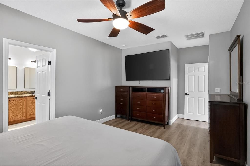 For Sale: $483,000 (4 beds, 2 baths, 1724 Square Feet)