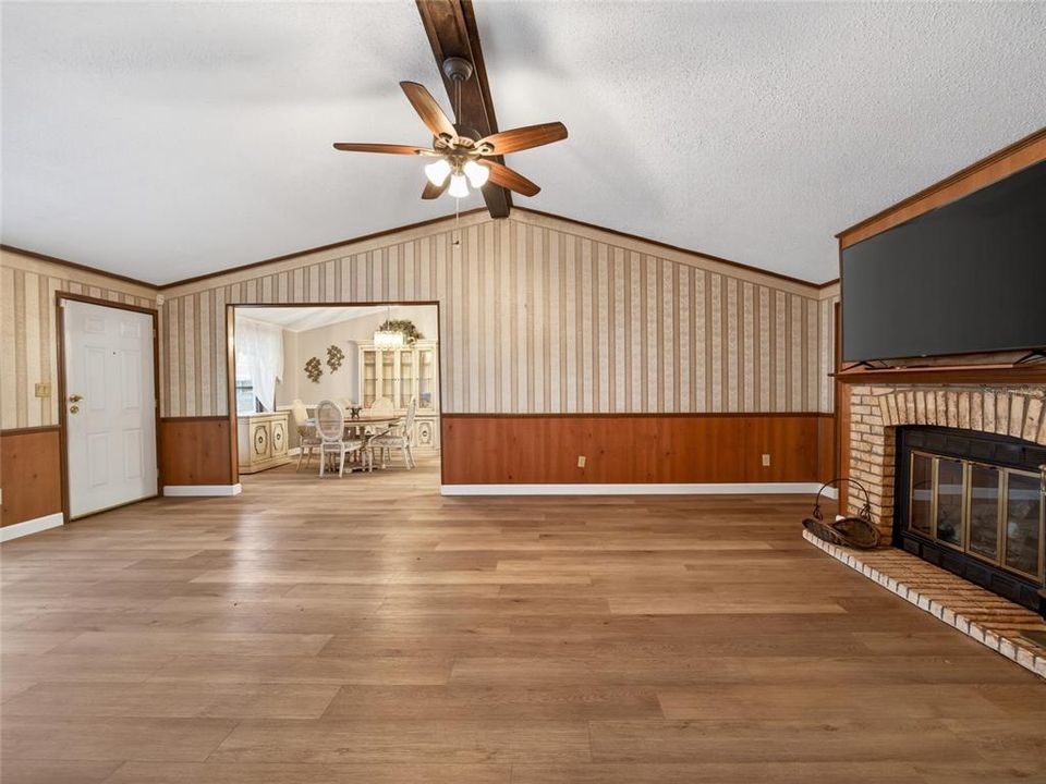 Active With Contract: $175,000 (3 beds, 2 baths, 1441 Square Feet)