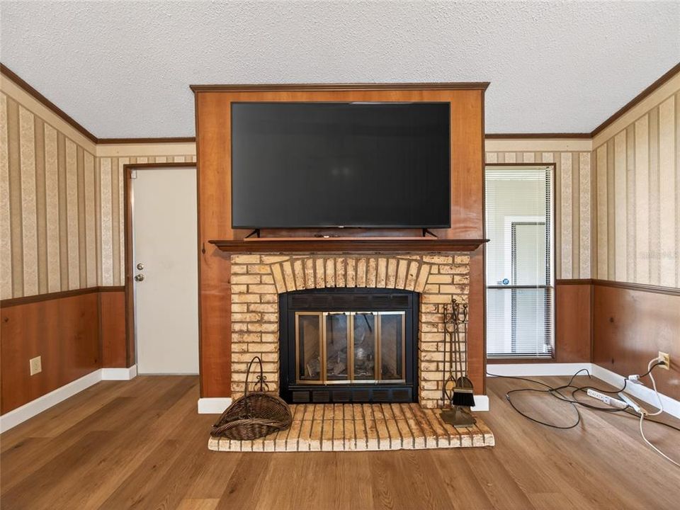 Active With Contract: $175,000 (3 beds, 2 baths, 1441 Square Feet)