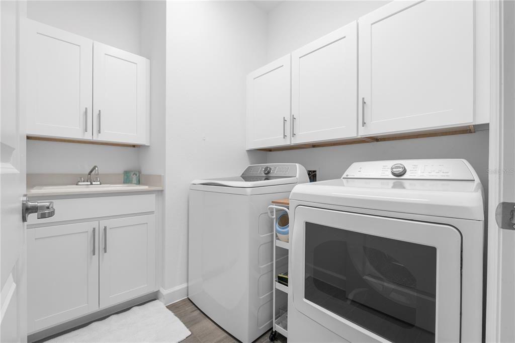For Sale: $559,000 (3 beds, 3 baths, 2217 Square Feet)