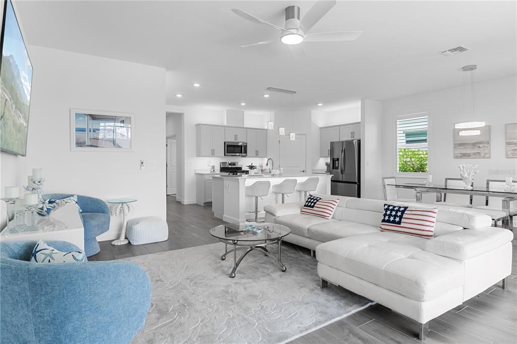 For Sale: $559,000 (3 beds, 3 baths, 2217 Square Feet)