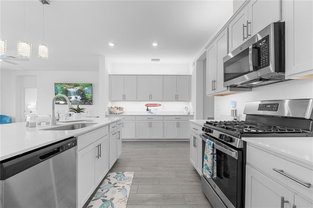 For Sale: $559,000 (3 beds, 3 baths, 2217 Square Feet)