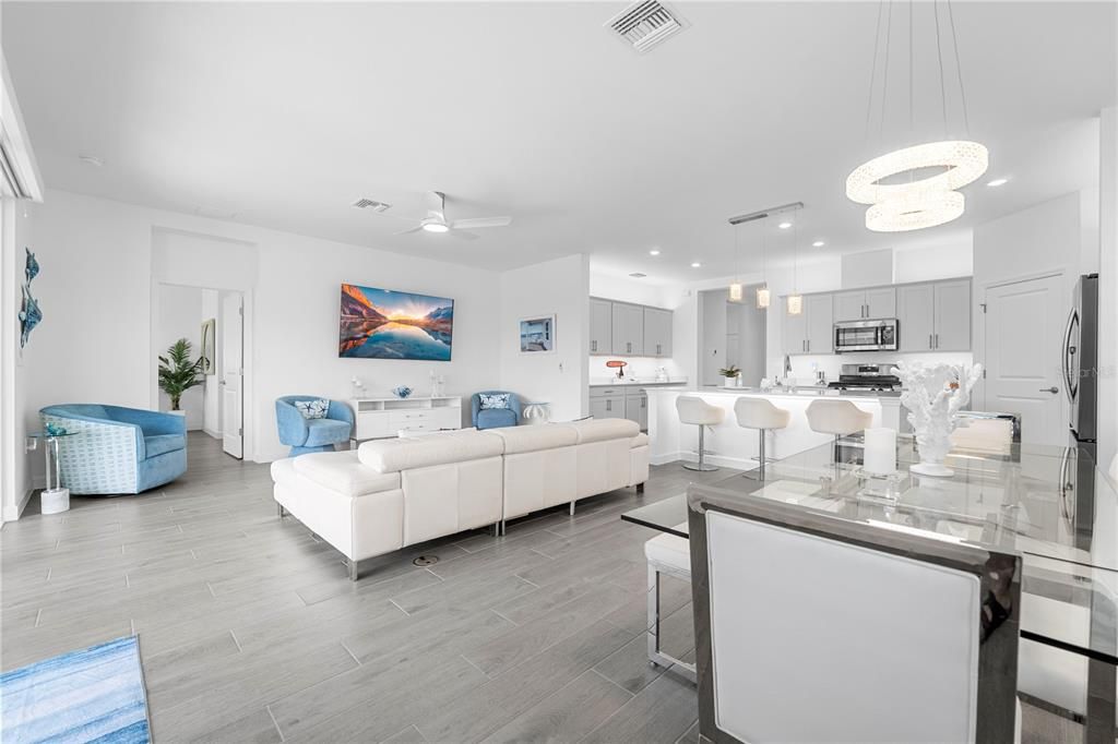 For Sale: $559,000 (3 beds, 3 baths, 2217 Square Feet)