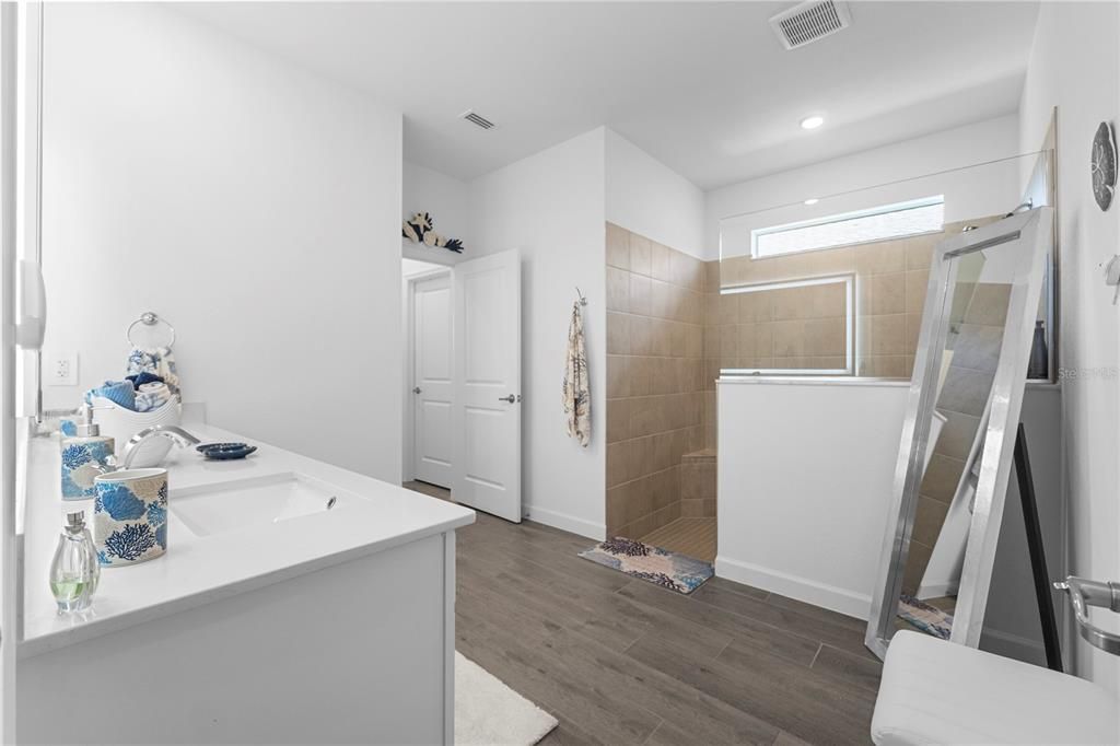 For Sale: $559,000 (3 beds, 3 baths, 2217 Square Feet)