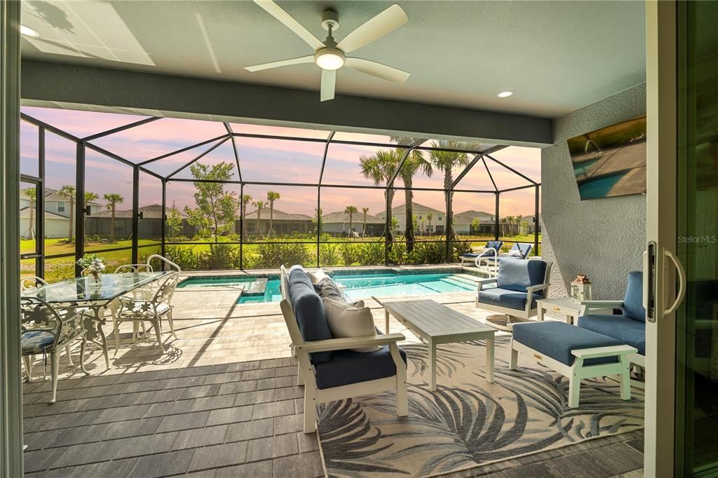 For Sale: $559,000 (3 beds, 3 baths, 2217 Square Feet)
