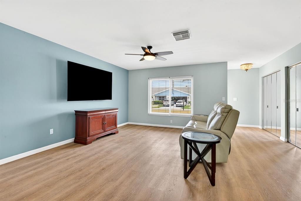 For Sale: $280,000 (2 beds, 2 baths, 1620 Square Feet)