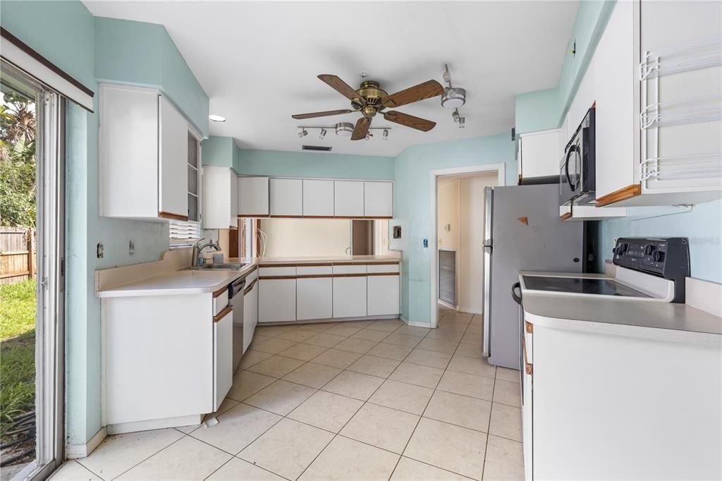 Active With Contract: $495,000 (4 beds, 2 baths, 2409 Square Feet)