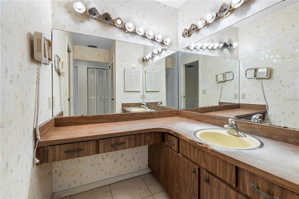 Active With Contract: $495,000 (4 beds, 2 baths, 2409 Square Feet)