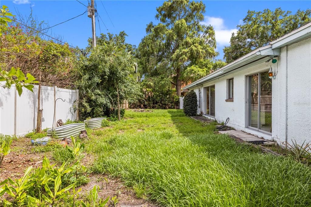 Active With Contract: $495,000 (4 beds, 2 baths, 2409 Square Feet)
