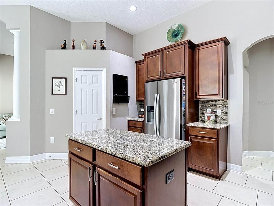 Active With Contract: $819,900 (4 beds, 3 baths, 2877 Square Feet)