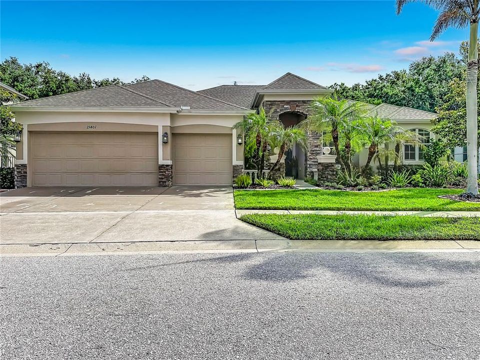 Active With Contract: $819,900 (4 beds, 3 baths, 2877 Square Feet)