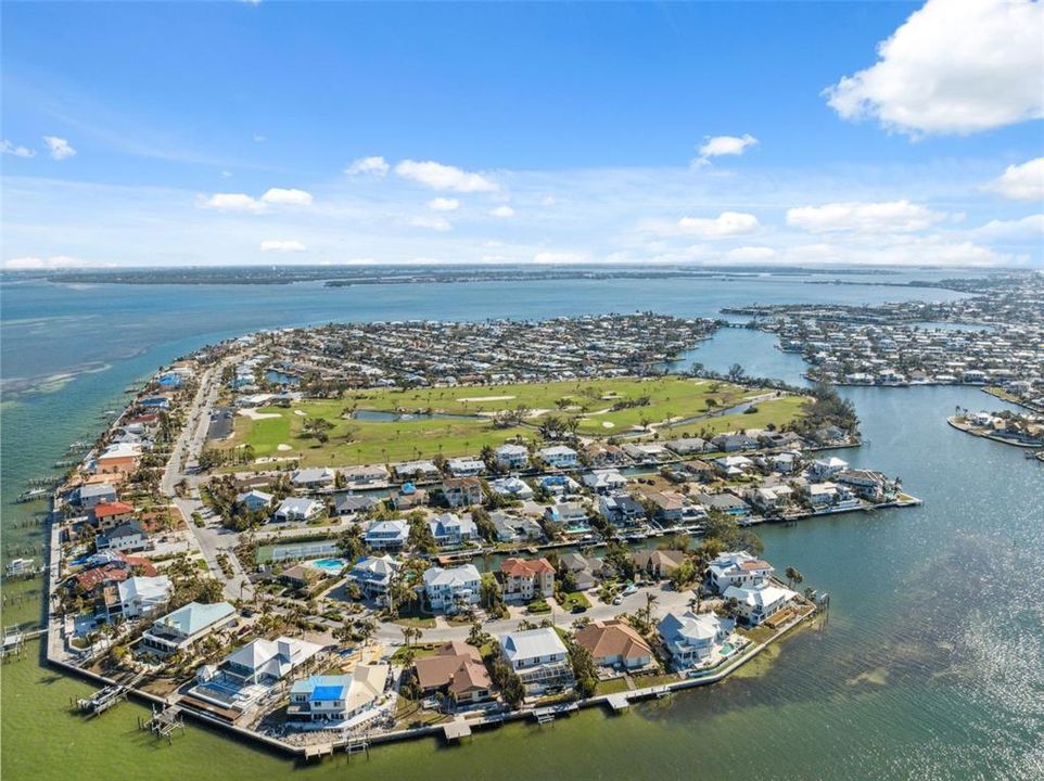 En Venta: $3,750,000 (5 camas, 4 baños, 3640 Pies cuadrados)