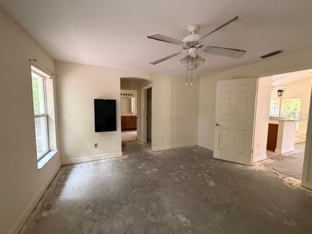 Active With Contract: $154,000 (3 beds, 2 baths, 1479 Square Feet)