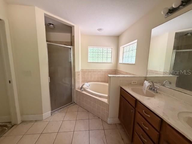 Active With Contract: $154,000 (3 beds, 2 baths, 1479 Square Feet)