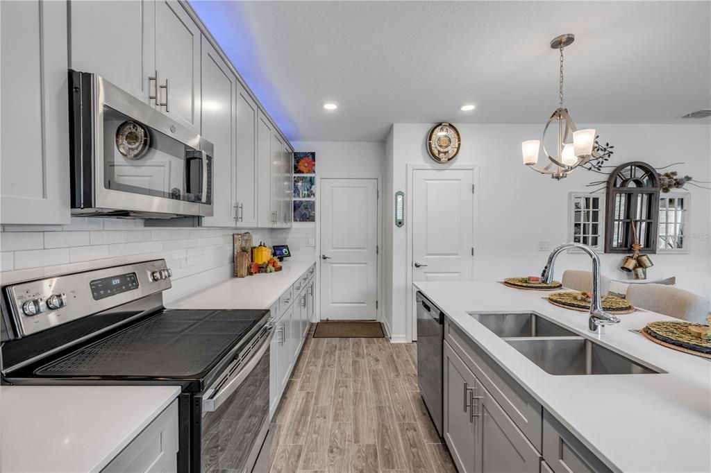For Sale: $439,000 (4 beds, 3 baths, 2010 Square Feet)
