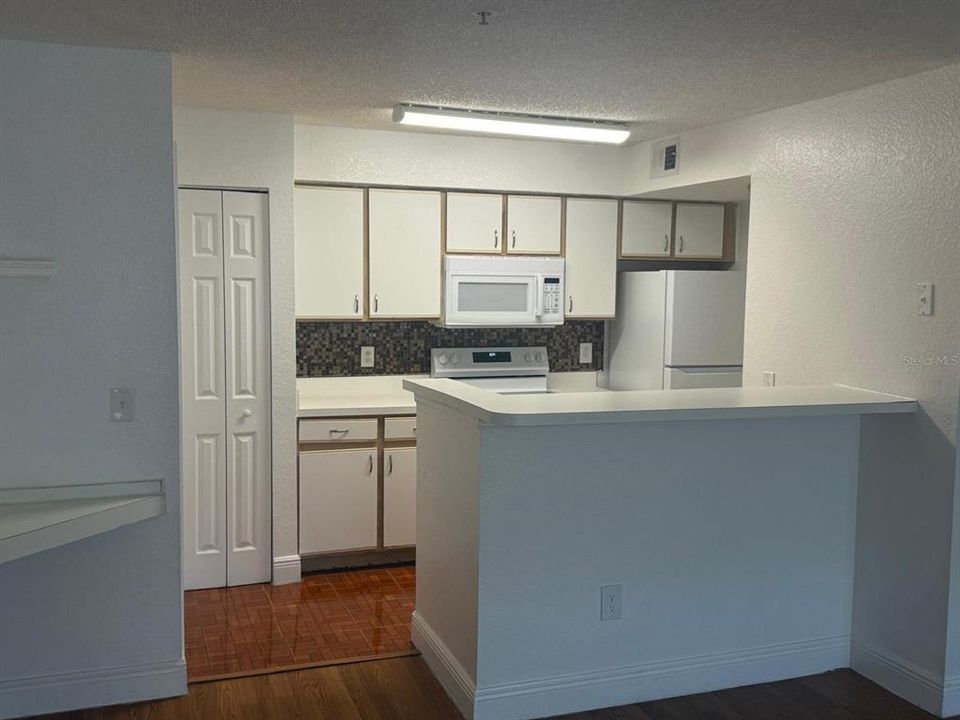 For Sale: $174,899 (2 beds, 2 baths, 1026 Square Feet)
